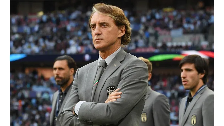 Mancini en dirección con Italia.