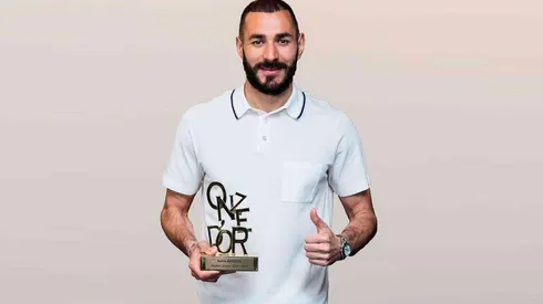 Benzema con su premio Onze.