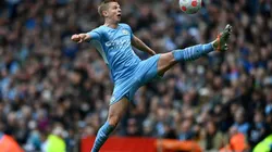 Zinchenko en acción con Manchester City.