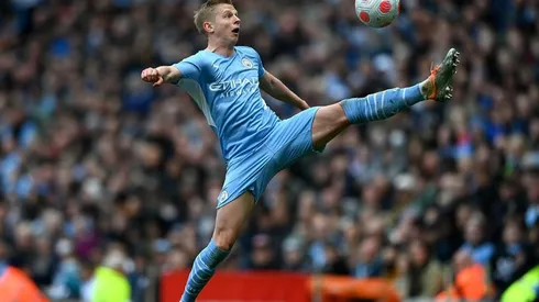 Zinchenko en acción con Manchester City.