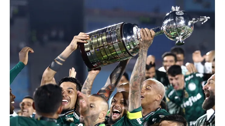 Palmeiras busca refuerzos para los octavos de final.