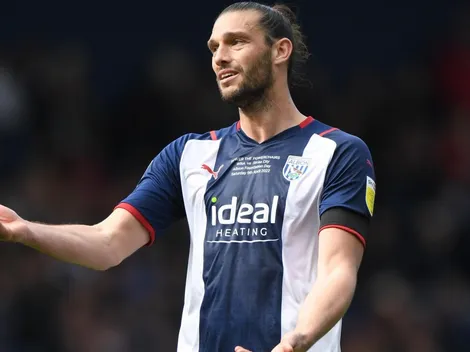 Se canceló el matrimonio de Andy Carroll por foto en un trío