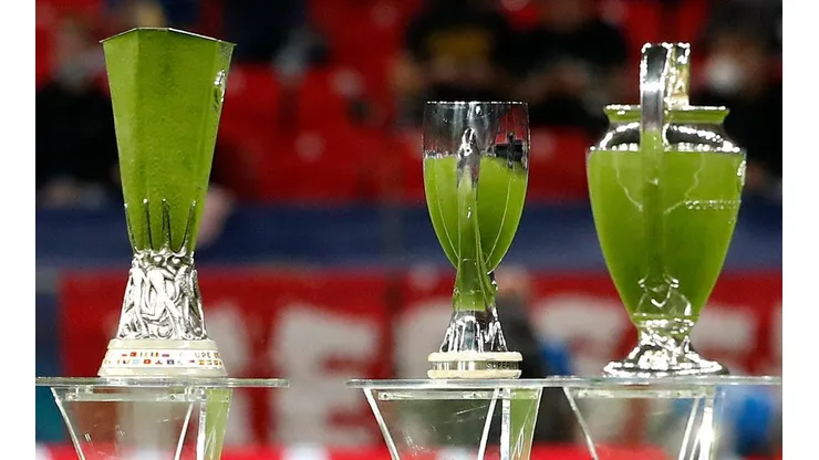 Los trofeos UEFA