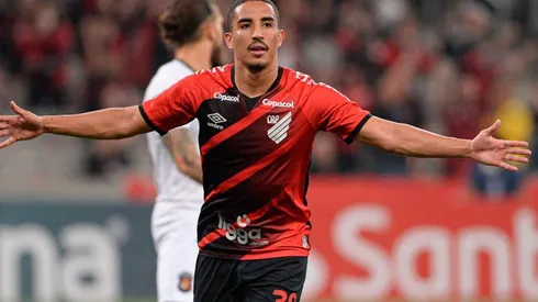 Festejo de gol de Paranaense.