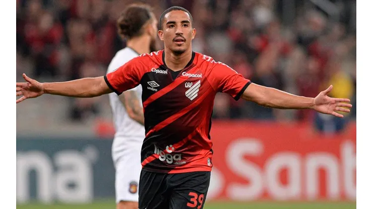 Festejo de gol de Paranaense.