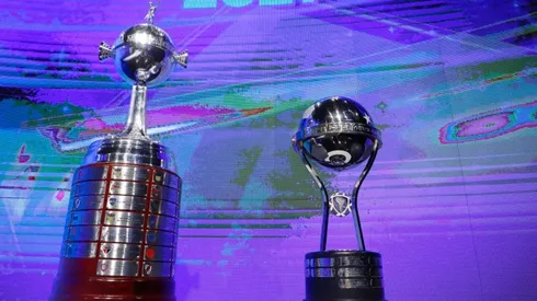 Los trofeos de la Copa Libertadores y Sudamericana