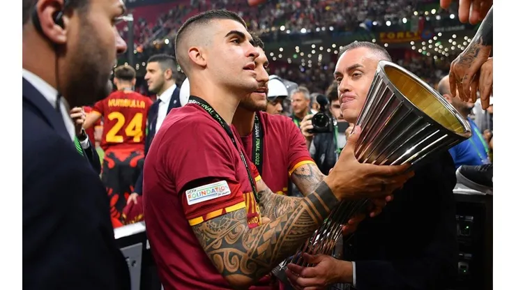 Gianluca Mancini en festejo con Roma.