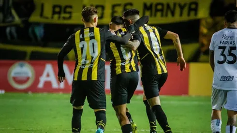 Peñarol en festejo de gol.