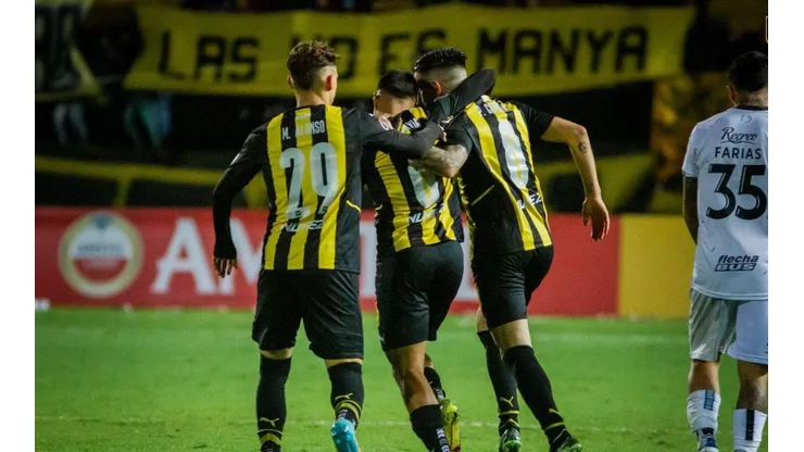 Peñarol en festejo de gol.