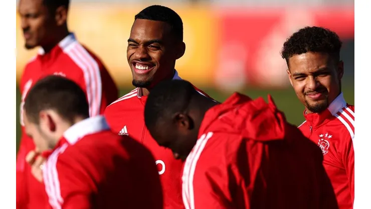 Entrenamiento de Ajax con Ryan Gravenberch.gE