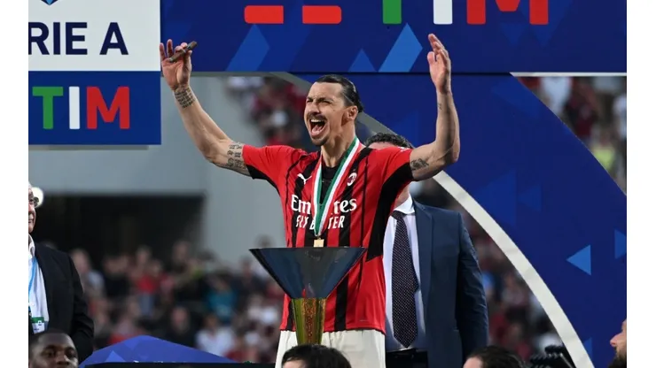 Zlatan Ibrahimovic festejando la Serie A de Italia.