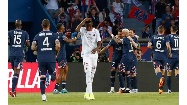 PSG en festejo de gol ante Metz.