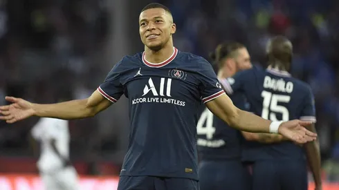 Mbappé en festejo de gol con PSG.