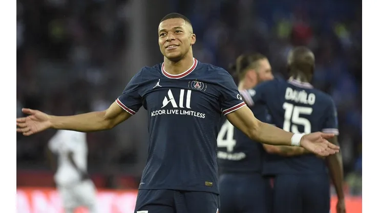 Mbappé en festejo de gol con PSG.