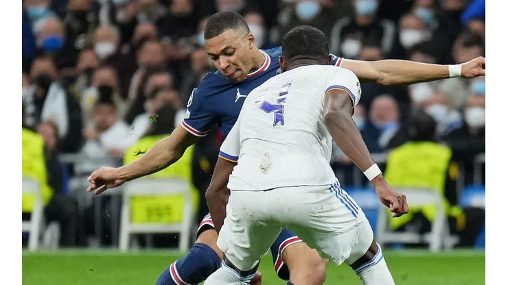 Mbappé en acción con PSG ante Real Madrid.