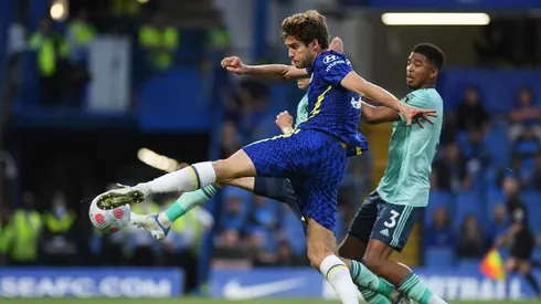 Marcos Alonso anotando la igualdad.