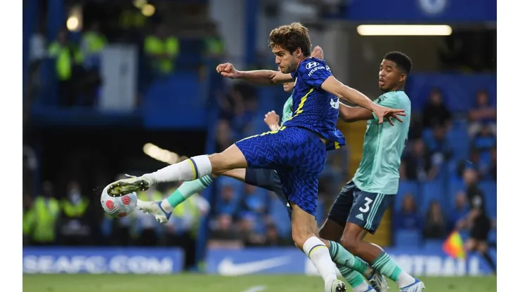 Marcos Alonso anotando la igualdad.