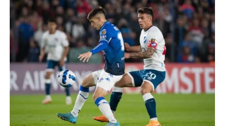 Vélez y Nacional en acción.