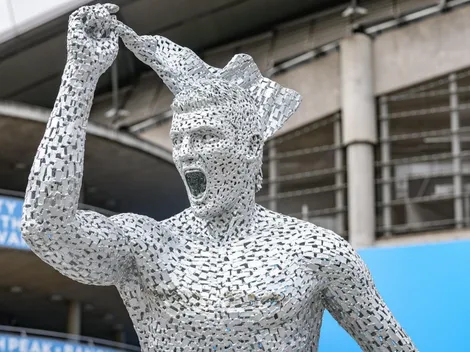 Manchester City develó la estatua del Kun Agüero