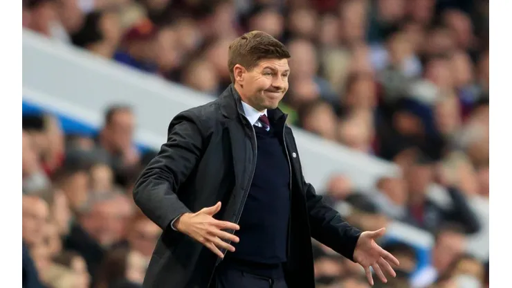Steven Gerrard trabaja en refuerzos para Aston Villa.