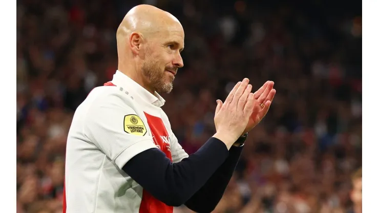 Erik ten Hag deja Ajax tras salir campeón y se unirá a Manchester United.