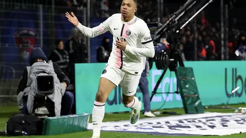 Mbappé en acción con PSG.