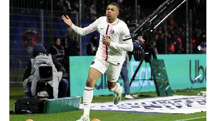 Mbappé en acción con PSG.