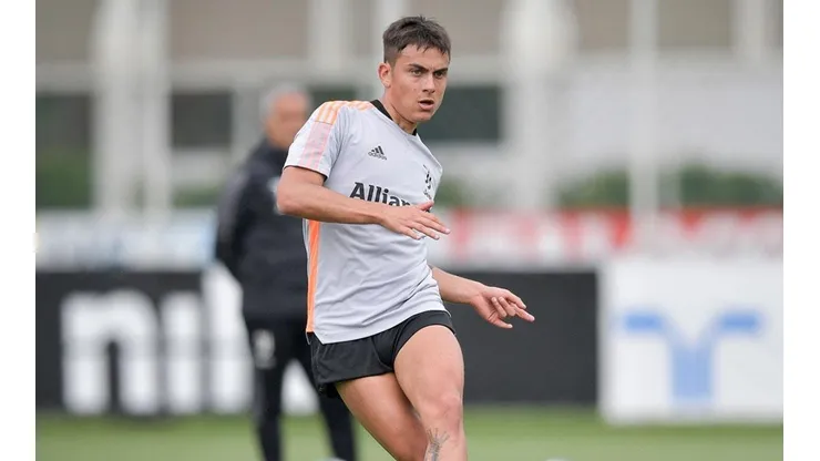 Paulo Dybala en entrenamiento con Juventus.