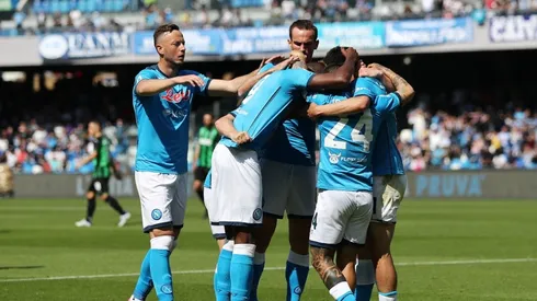 Napoli goleó a Sassuolo a falta de tres fechas para el final.