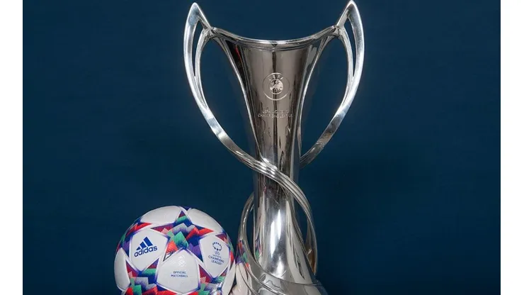 Trofeo de la Champions femenina.