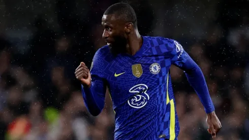 Antonio Rüdiger se va de Chelsea, que ya le busca reemplazo.