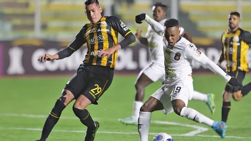 The Strongest en acción con Caracas.