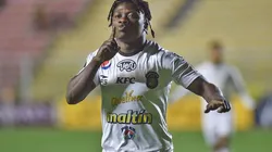 Samson en festejo de gol.