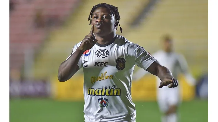 Samson en festejo de gol.