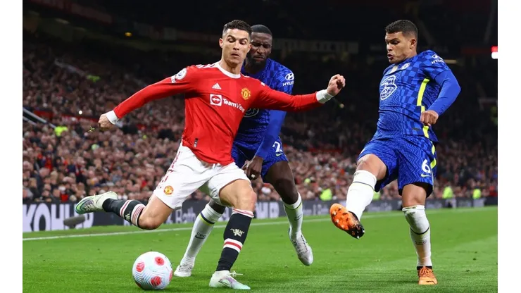 Cristiano Ronaldo, ante Thiago Silva y Rüdiger.