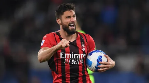 Olivier Giroud anotó para Milan.