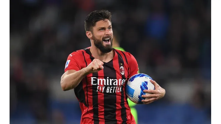 Olivier Giroud anotó para Milan.