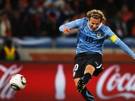 Golazo olímpico de Diego Forlán en la Liga Universitaria de Uruguay