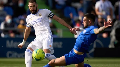 Erick Cabaco ante Benzema en un Getafe vs. Real Madrid de LaLiga.