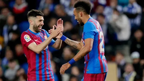 Jordi Alba y Aubameyang celebrando el gol de Barcelona.