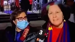 La mujer afectada por el vómito.