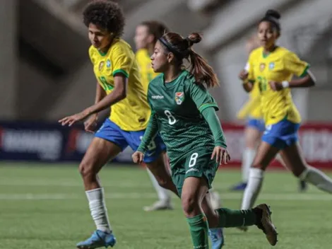 ¡Vergüenza! las chicas de Bolivia improvisaron uniformes