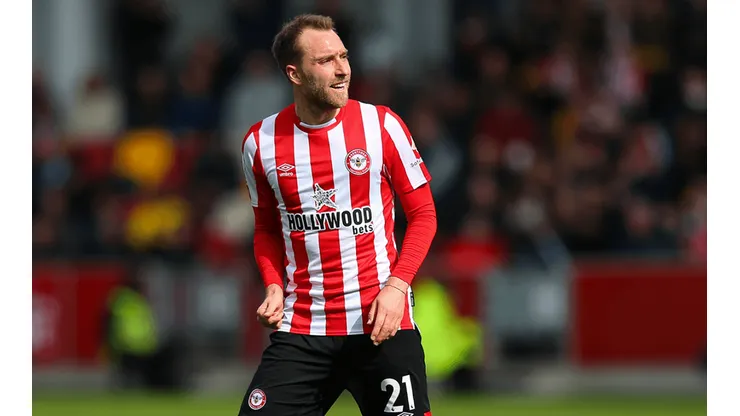 Eriksen en acción con Brentford.