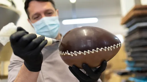 El paso a paso para preparar huevos de pascua.