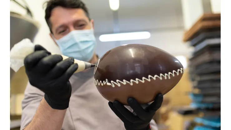 El paso a paso para preparar huevos de pascua.