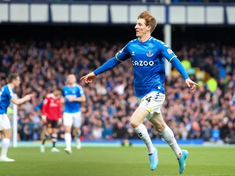 Everton ganó al United y sigue escapando al descenso