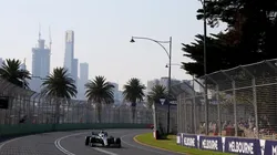Lewis Hamilton a bordo del Mercedes en uno de los sectores del Gran Premio de Australia (Foto: Getty Images).