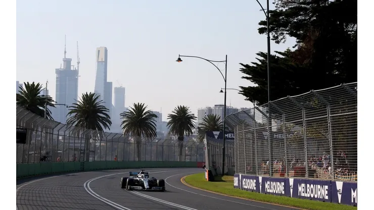 Lewis Hamilton a bordo del Mercedes en uno de los sectores del Gran Premio de Australia (Foto: Getty Images).
