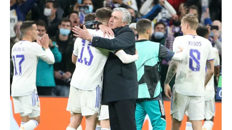 Carlo Ancelotti y jugadores del Real Madrid.