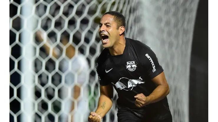 Ytalo, autor del primer gol de Bragantino.